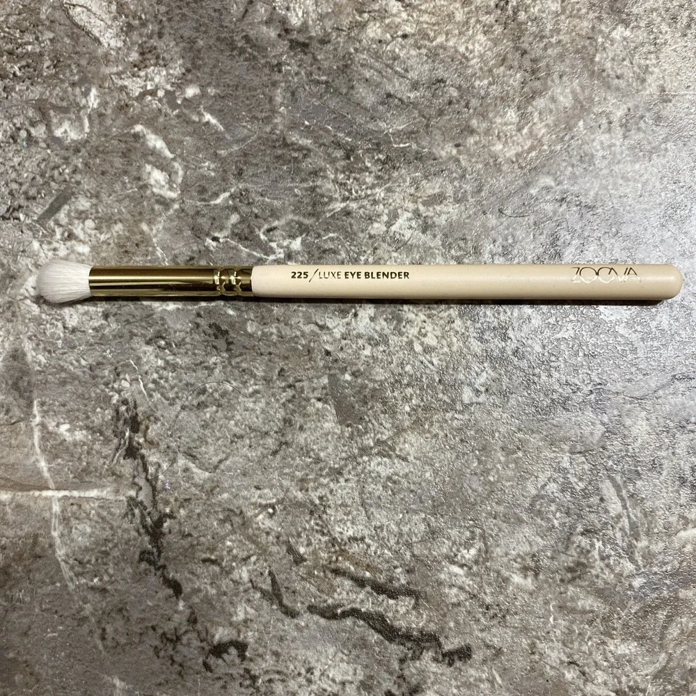 Zoeva 142 Luxe Eye Blender Brush -‎ Screen Queen New